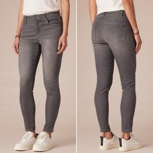 Democracy “Ab” technology Women’s size 6 Pale Gray Skinny Jeans